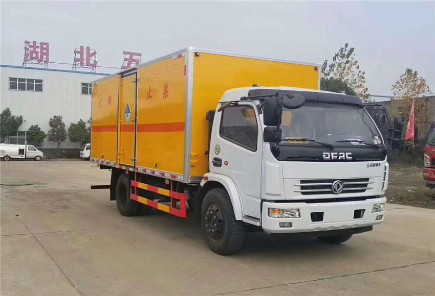 Σ��Ʒ���䳵Ҫ����Щ֤����