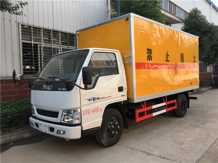 ����4��2��ƿΣ�����䳵����һ̨��Ҫ����Ǯ